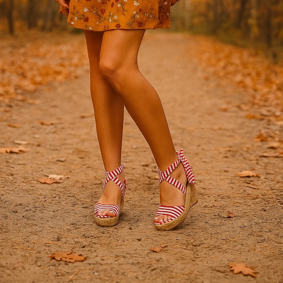 New Strappy red and white Striped Espadrille Wedges 8 - Picture 1 of 7